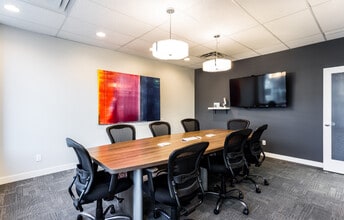 10355 Jasper Ave NW, Edmonton, AB à louer Photo intérieure– Image 2 sur 4