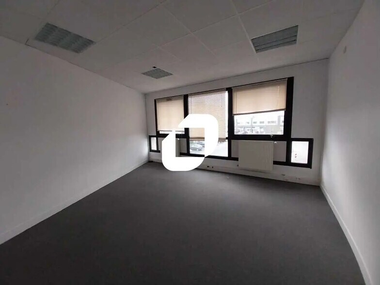 Local d’activités dans Villejust à louer - Photo intérieure – Image 3 sur 13