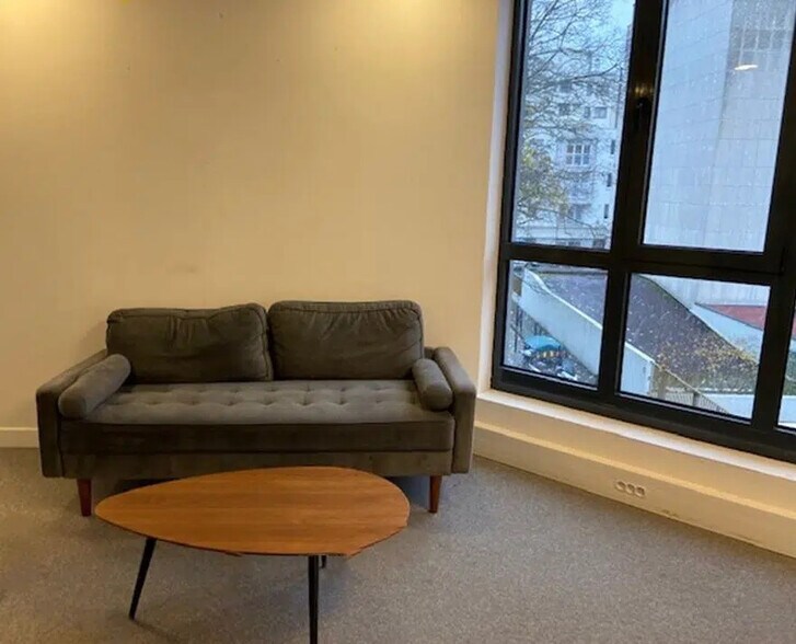 Bureau dans Clichy à louer - Photo de l’immeuble – Image 3 sur 8