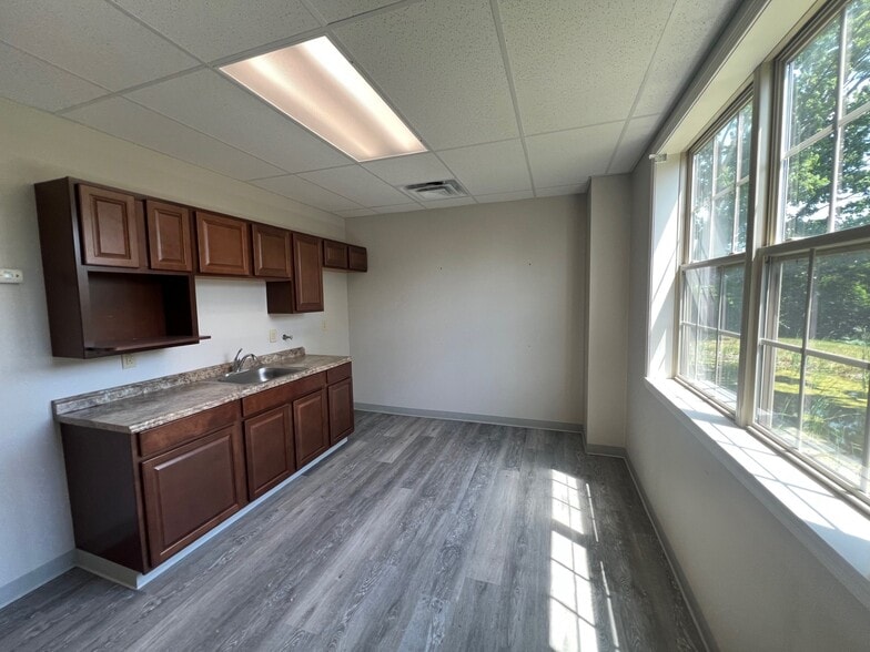 6706 Buckley Rd, Syracuse, NY à louer - Photo de l’immeuble – Image 2 sur 9