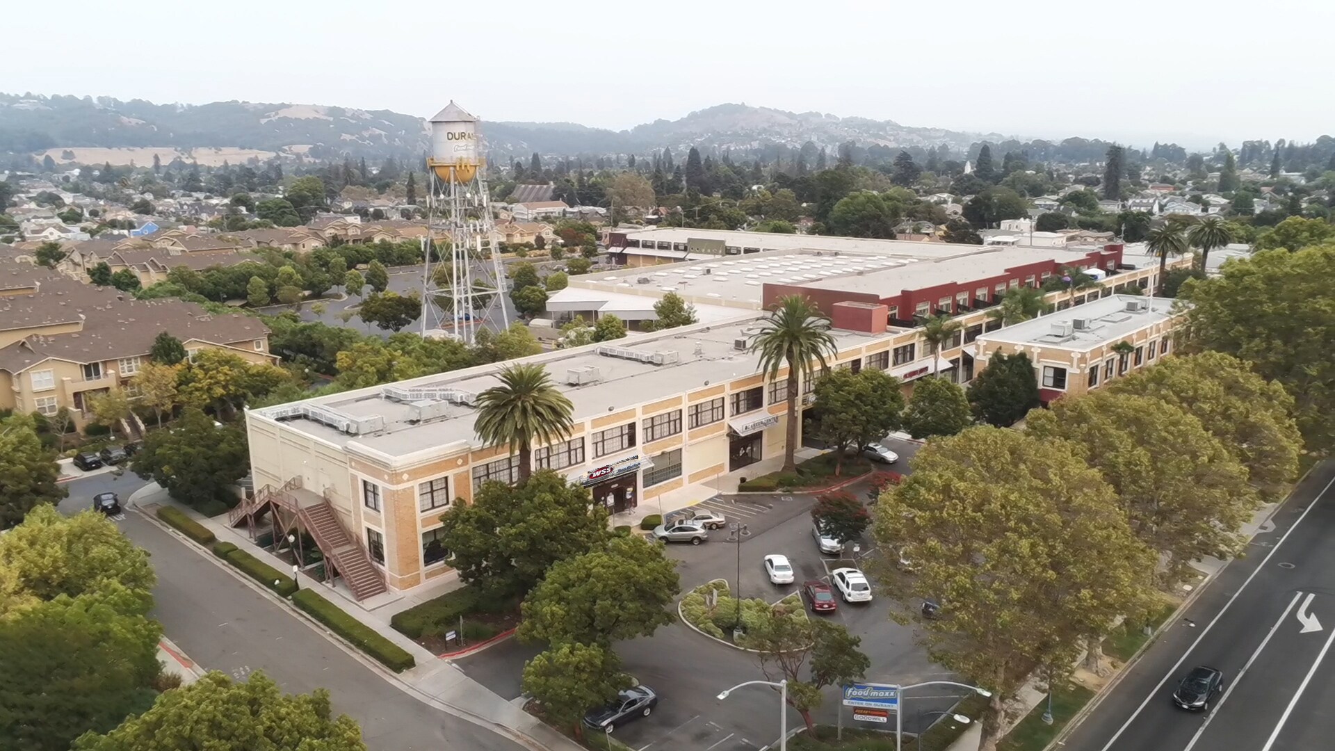 10950 International Blvd, Oakland, CA à louer Photo de l’immeuble– Image 1 sur 9