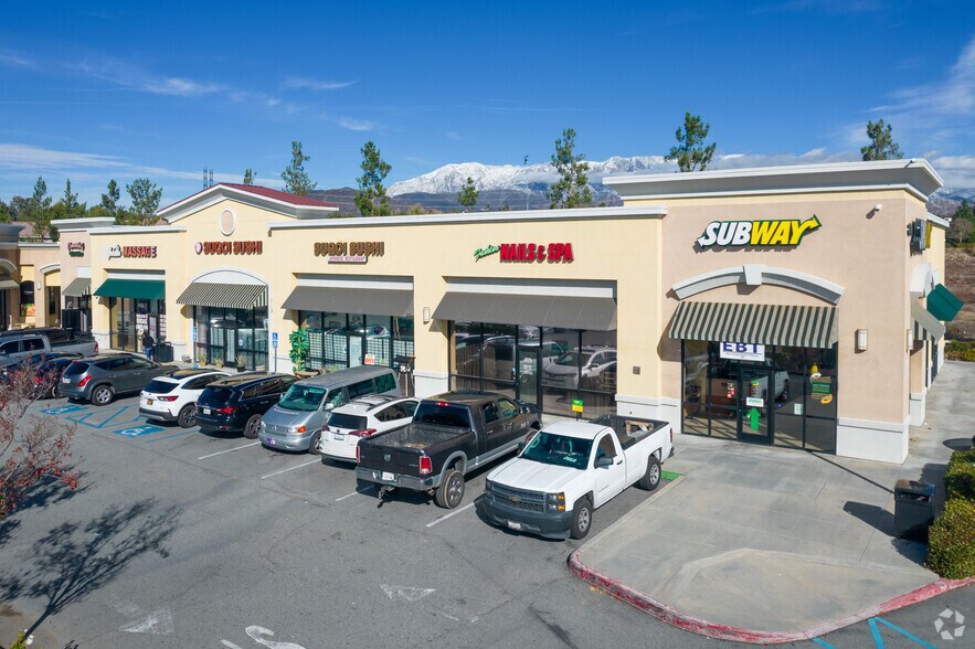 Oak Valley Pky, Beaumont, CA à louer - Photo de l’immeuble – Image 3 sur 5