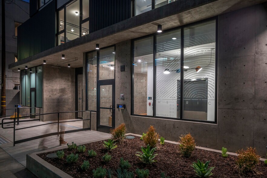 285 Lucas Ave, Los Angeles, CA à vendre - Photo de l’immeuble – Image 1 sur 25