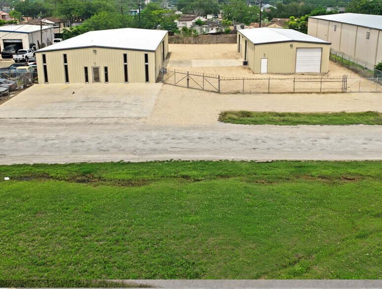 4222 Russell Dr, Corpus Christi, TX à louer - Photo principale – Image 1 sur 8