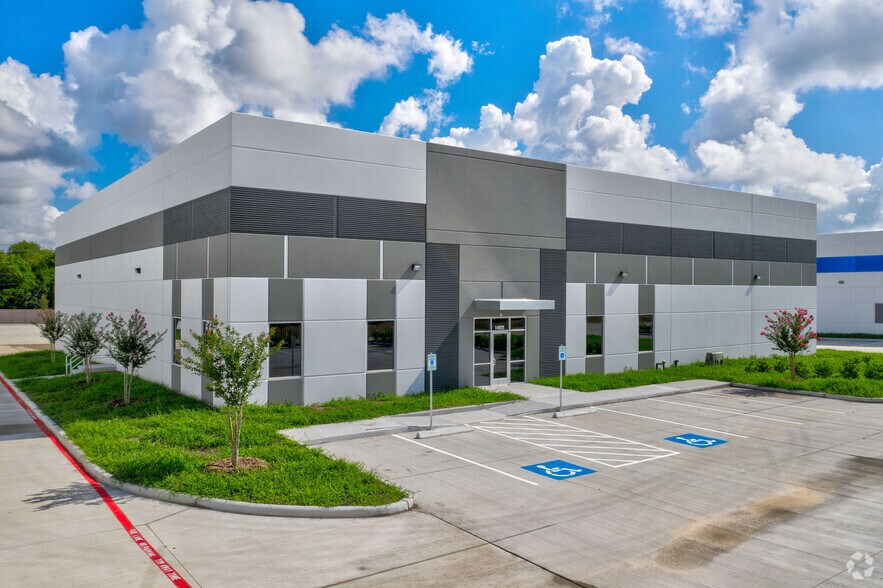 14925 E Hampton Cir, Houston, TX à vendre - Photo principale – Image 1 sur 7
