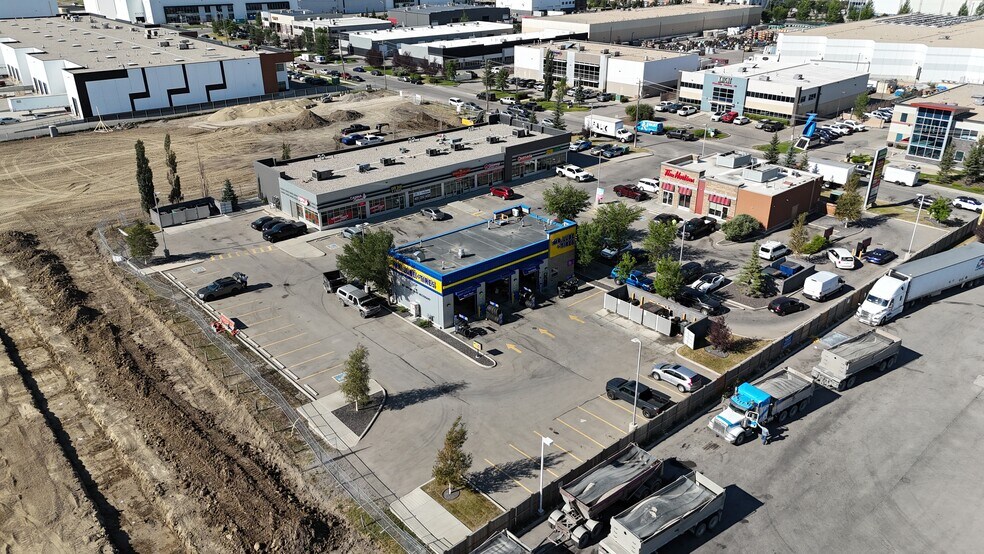 10822 50 St SE, Calgary, AB à louer - Photo de l’immeuble – Image 2 sur 3