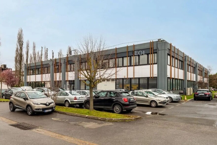 Local d’activités dans Gennevilliers à louer - Photo de l’immeuble – Image 2 sur 2