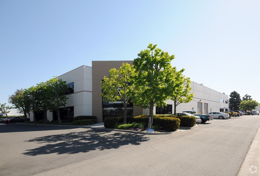 15261 Connector, Huntington Beach, CA à louer - Photo principale – Image 1 sur 8