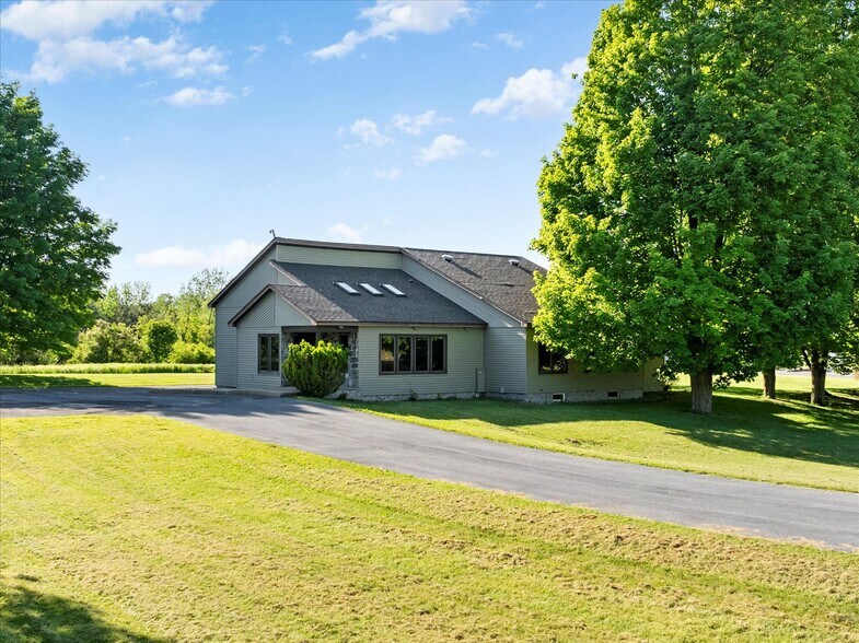 10693 US Route 11, Adams, NY à vendre - Photo de l’immeuble – Image 2 sur 8