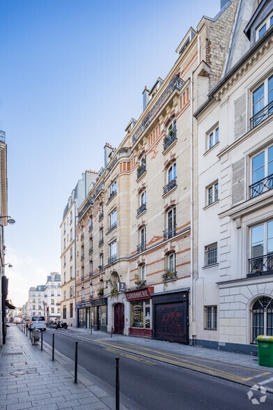 Immeuble residentiel dans Paris à vendre - Photo de l’immeuble – Image 2 sur 2