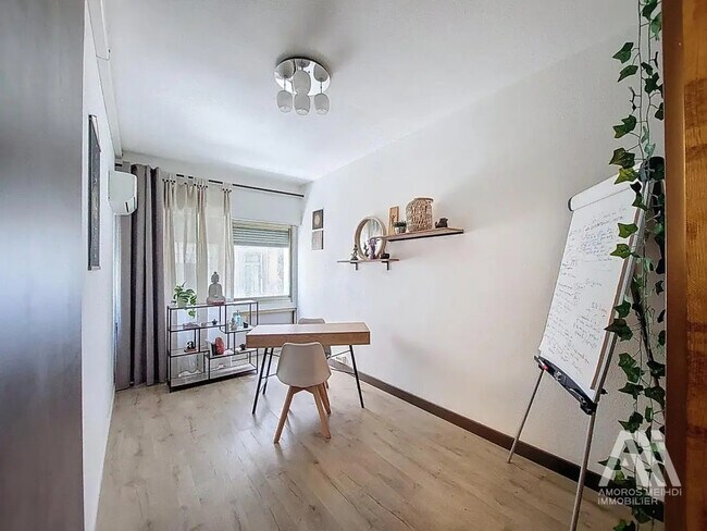 Plus de détails pour Bureau à vendre