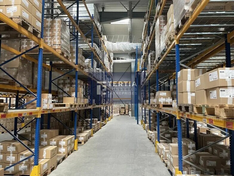 Local d’activités dans Frontignan à louer - Photo de l’immeuble – Image 2 sur 13