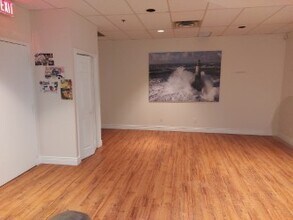 1107 Lorne Park Rd, Mississauga, ON à louer Photo intérieure– Image 2 sur 2