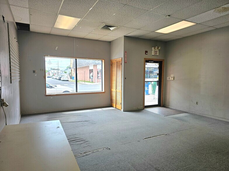 82 Main St, Woodbridge, NJ à louer - Photo de l’immeuble – Image 2 sur 6