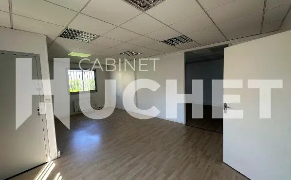 Bureau dans Mondeville à louer - Photo de l’immeuble – Image 1 sur 2