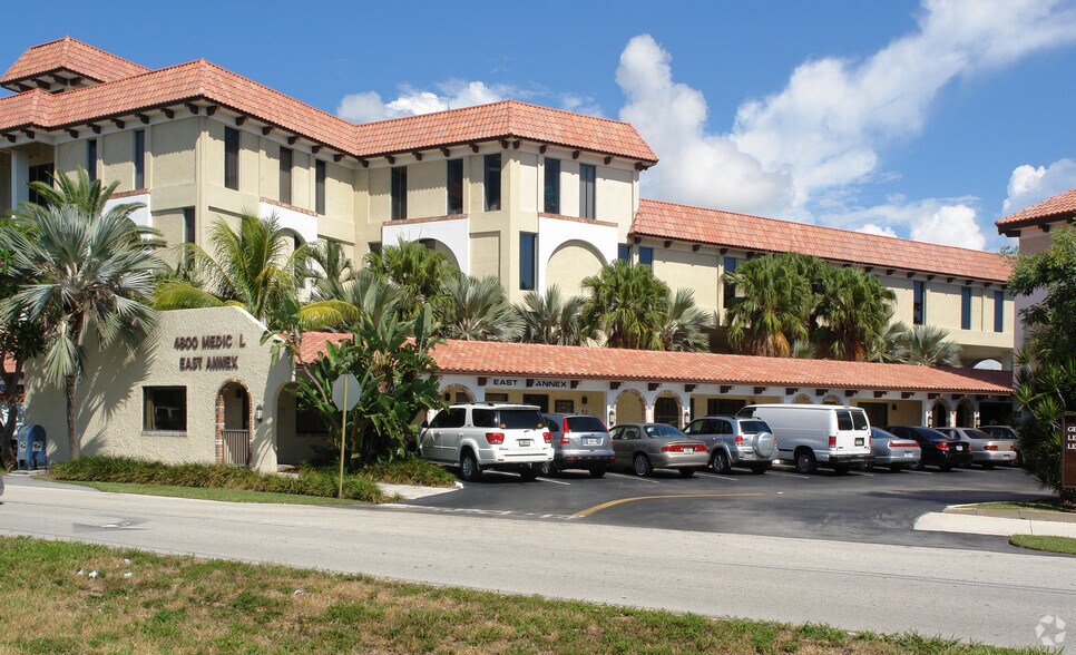 4800 NE 20th Ter, Fort Lauderdale, FL à vendre - Photo principale – Image 1 sur 58