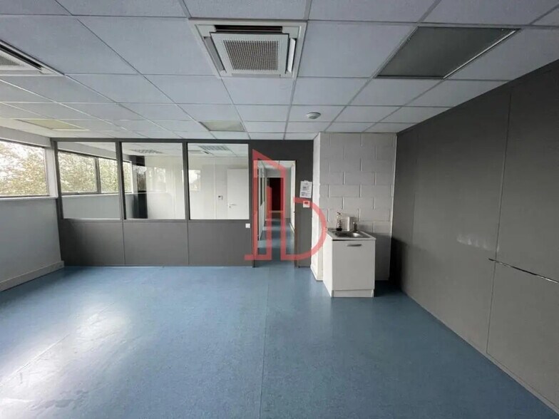 Bureau dans Pessac à louer - Photo de l’immeuble – Image 1 sur 5