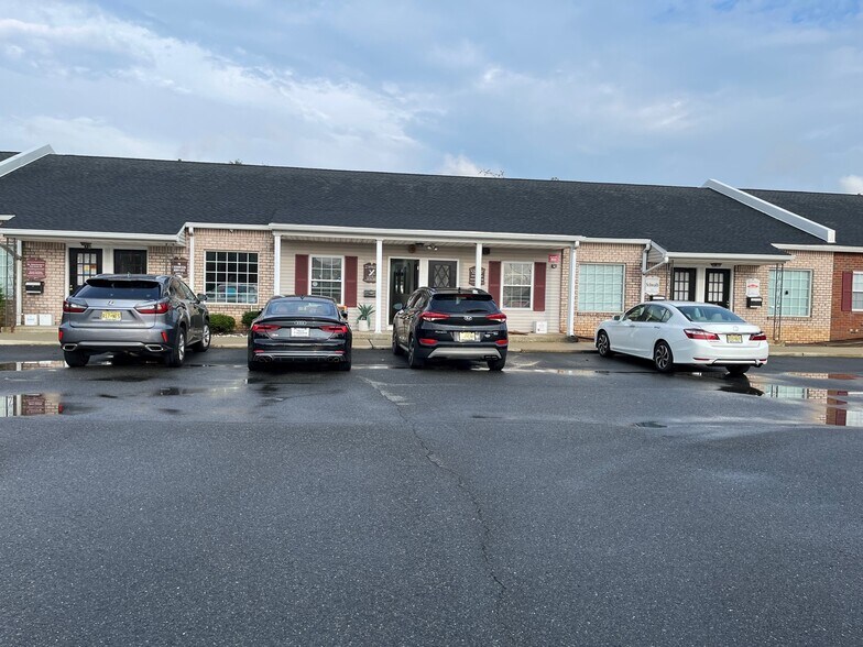 941 Whitehorse Mercerville Rd, Hamilton, NJ à louer - Photo de l’immeuble – Image 2 sur 14