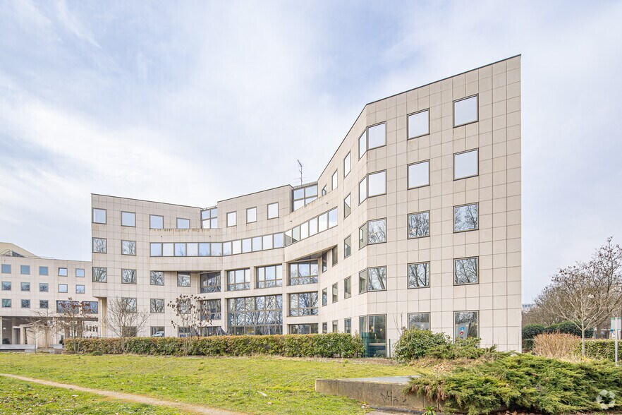 Bureau dans Suresnes à louer - Photo de l’immeuble – Image 2 sur 25