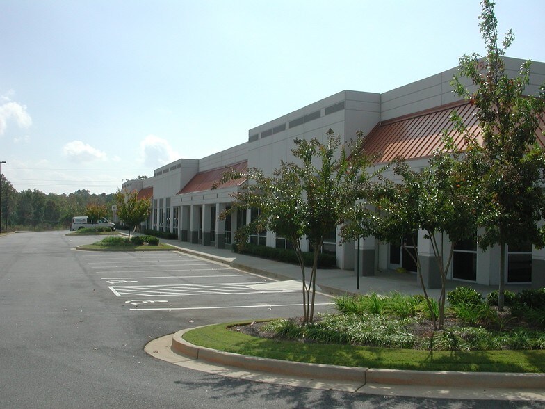 576 Sigman Rd NE, Conyers, GA à louer - Photo de l’immeuble – Image 1 sur 8