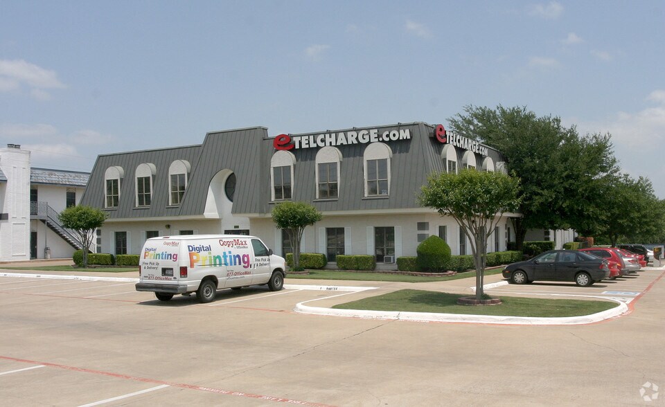 1636 N Hampton Rd, DeSoto, TX à louer - Photo de l’immeuble – Image 2 sur 26