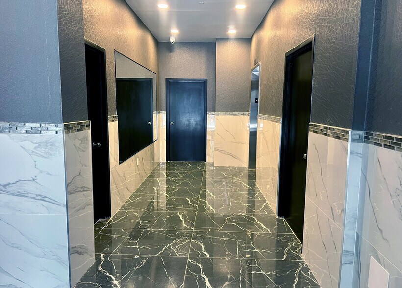6414 Wetherole St, Rego Park, NY à vendre - Photo intérieure – Image 3 sur 7