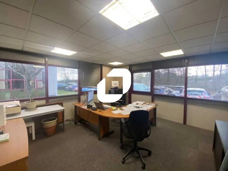 Bureau dans Pontoise à louer - Photo de l’immeuble – Image 2 sur 6