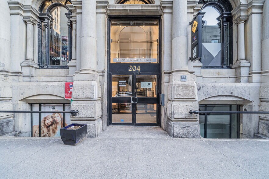 200-212 Rue Notre-Dame O, Montréal, QC à louer - Photo de l’immeuble – Image 3 sur 26