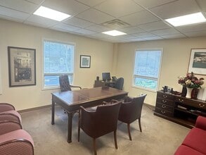 107 W Main St, Clinton, NJ à louer Photo intérieure– Image 2 sur 5