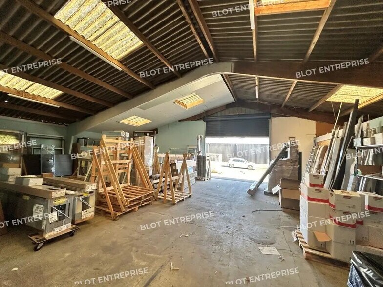 Local d'activités dans Tinténiac à vendre - Photo de l’immeuble – Image 3 sur 5