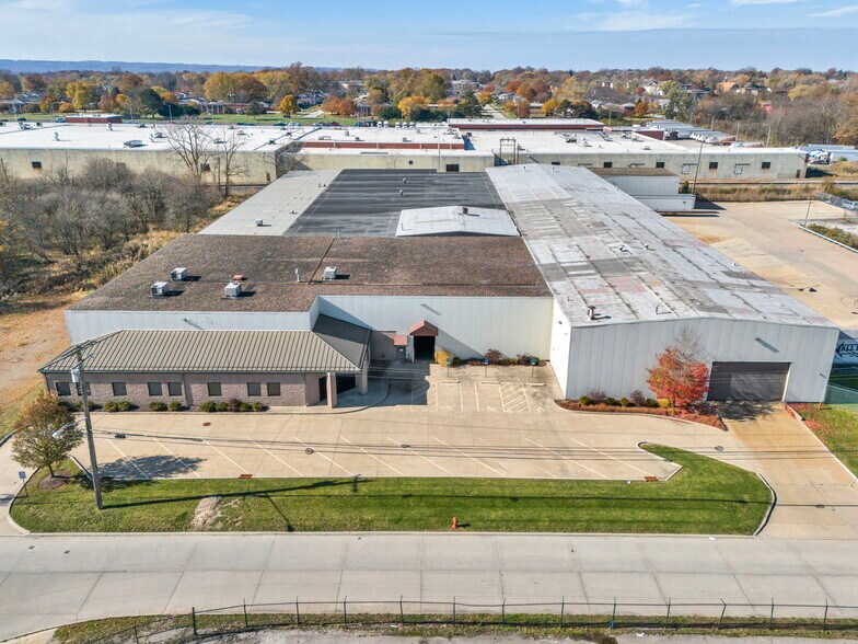 5900 Pennsylvania Ave, Maple Heights, OH à vendre - Photo de l’immeuble – Image 1 sur 32