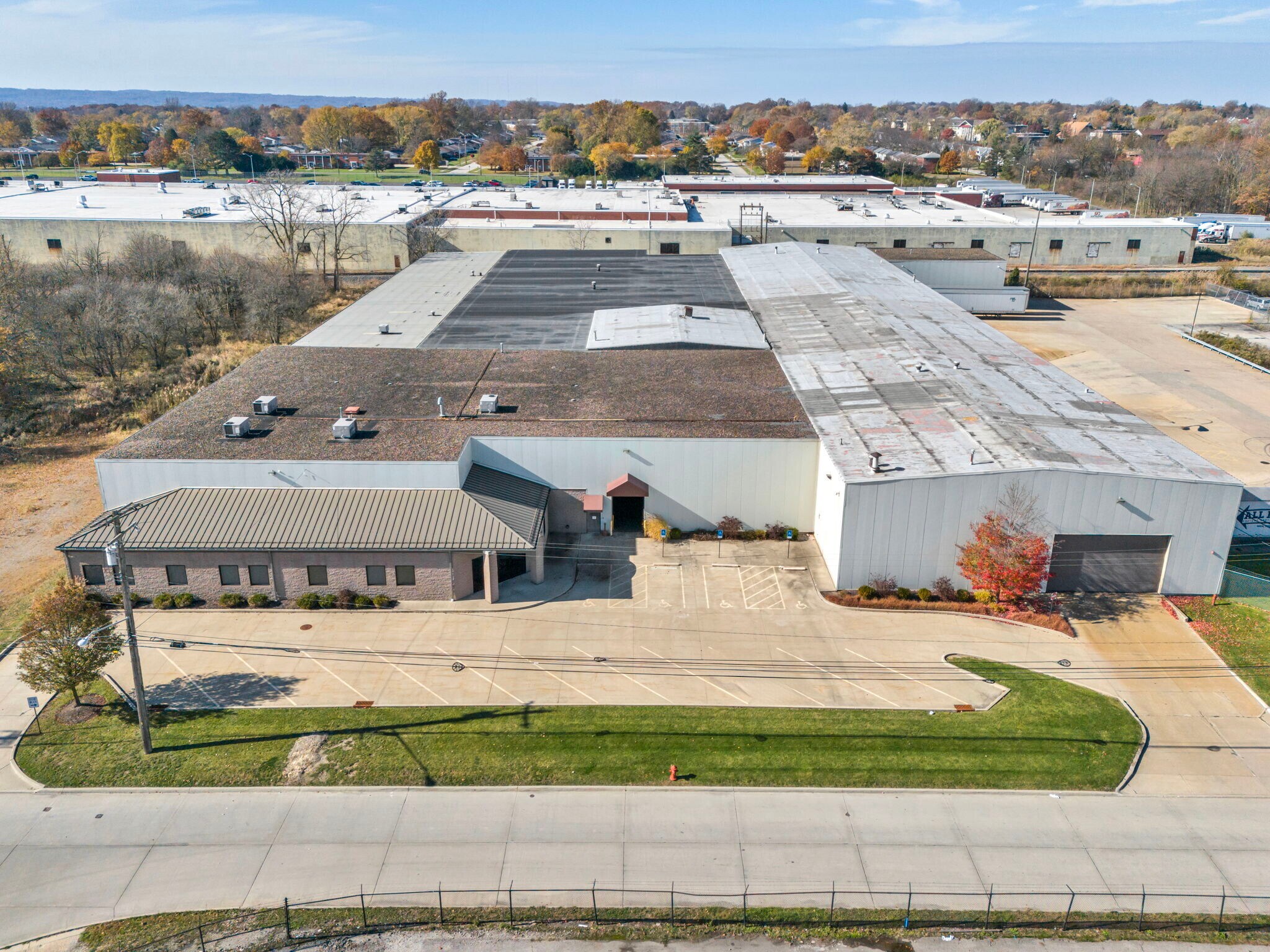 5900 Pennsylvania Ave, Maple Heights, OH à vendre Photo de l’immeuble– Image 1 sur 33
