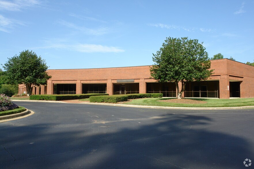 1337 Hundred Oaks Dr, Charlotte, NC à louer - Photo de l’immeuble – Image 2 sur 20