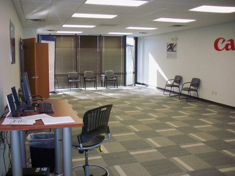 8201 E 34th St, Wichita, KS à louer - Photo intérieure – Image 3 sur 10