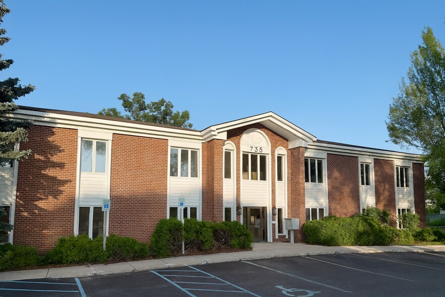 735 S Garfield Ave, Traverse City, MI à louer - Photo de l’immeuble – Image 1 sur 3