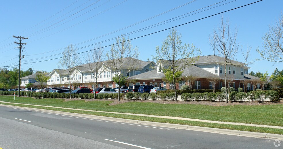 2304-2402 S Miami Blvd, Durham, NC à louer - Photo principale – Image 1 sur 9