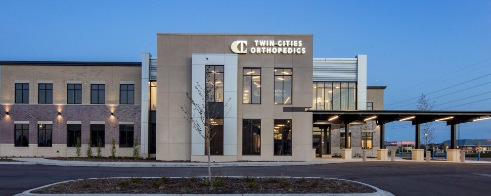 5601 96th Ave N, Brooklyn Park, MN à louer Photo de l’immeuble– Image 1 sur 5