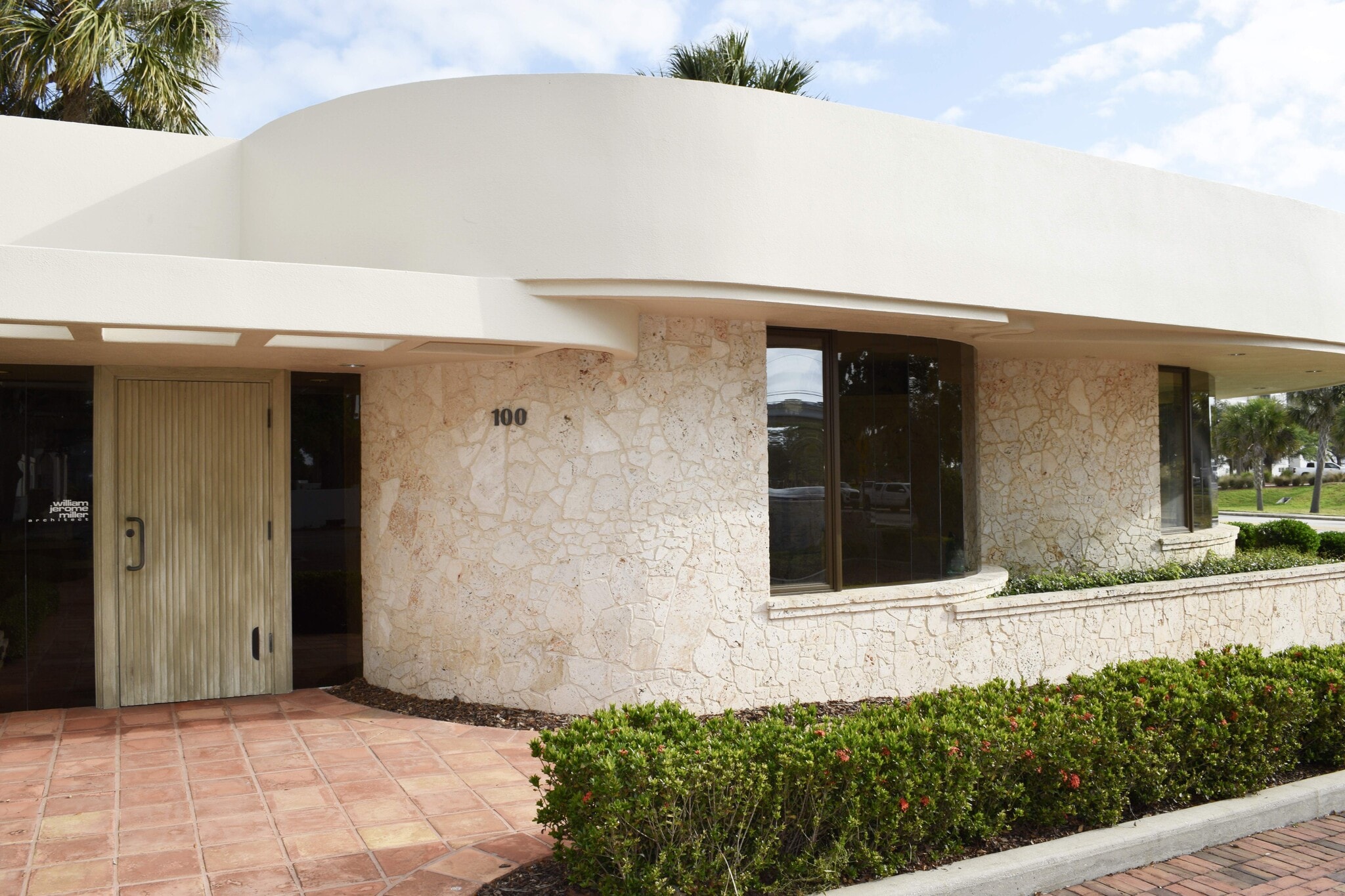 100-104 Riverside Dr, New Smyrna Beach, FL à louer Photo de l’immeuble– Image 1 sur 7