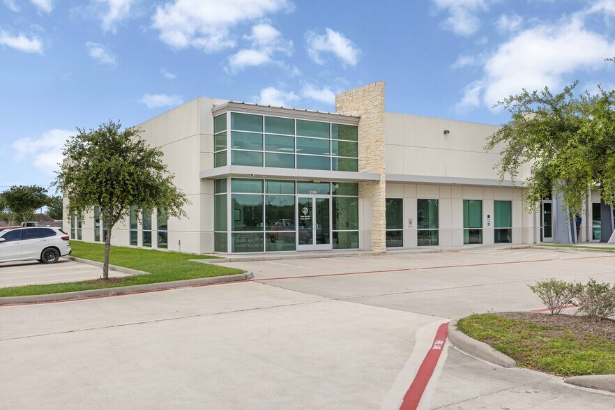 210 Genesis Blvd, Webster, TX à vendre - Photo de l’immeuble – Image 1 sur 20