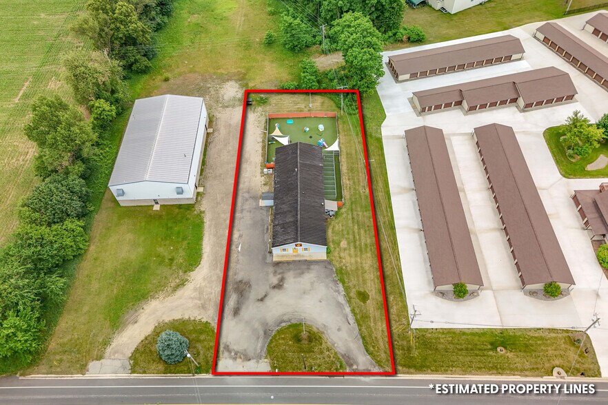 136 Concord Rd, Jonesville, MI à vendre - Photo de l’immeuble – Image 3 sur 42