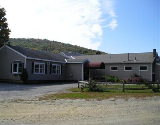 1745 Route 2, Charlemont, MA à louer - Photo de l’immeuble – Image 3 sur 14