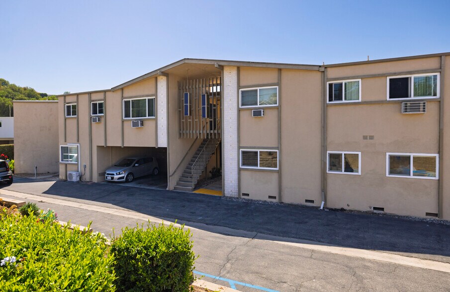 1690 E Hillcrest Dr, Thousand Oaks, CA à vendre - Photo de l’immeuble – Image 3 sur 3