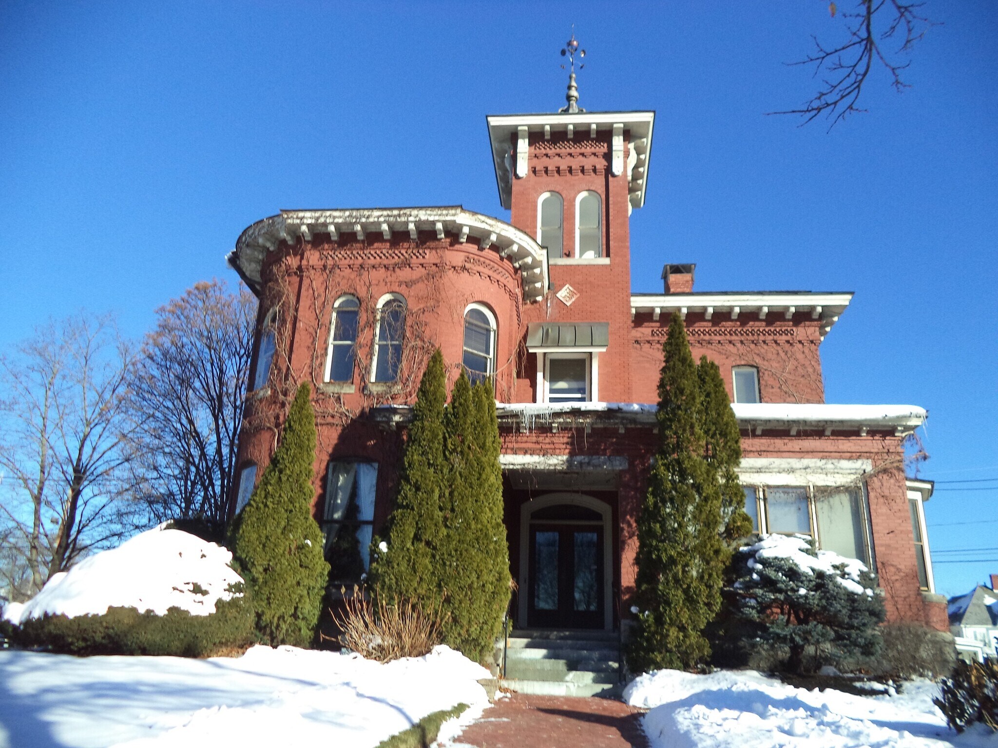 1779 Elm St, Manchester, NH à louer Photo principale– Image 1 sur 4