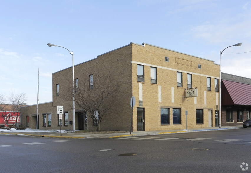118 Holmes St, Detroit Lakes, MN à louer - Photo de l’immeuble – Image 3 sur 4