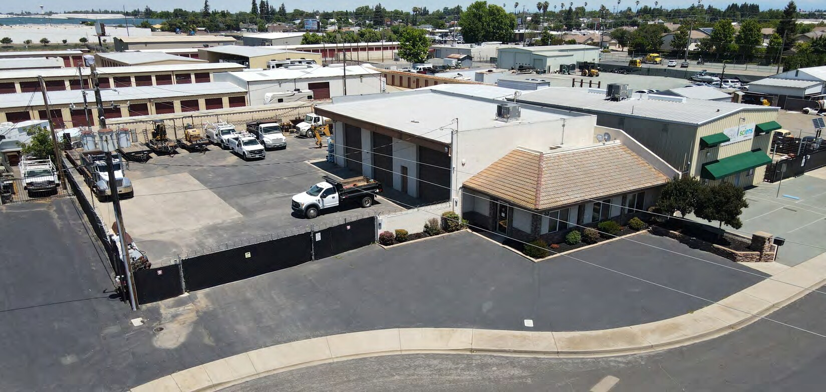 33 Maxwell St, Lodi, CA à louer Photo principale– Image 1 sur 8