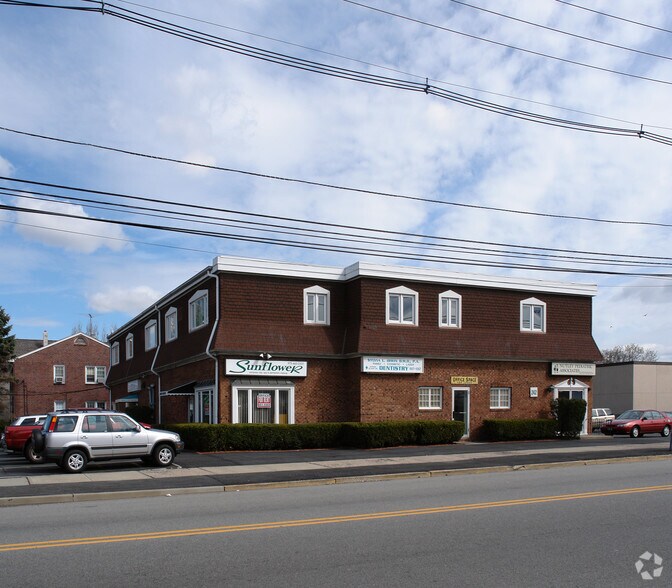 242 Washington Ave, Nutley, NJ à louer - Photo de l’immeuble – Image 3 sur 14