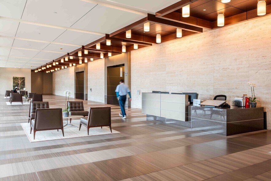 5718 westheimer Rd, Houston, TX à louer - Photo de l’immeuble – Image 3 sur 10