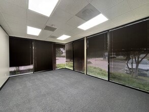 1416-1428 N Sam Houston Pky E, Houston, TX à louer Photo de l’immeuble– Image 2 sur 6