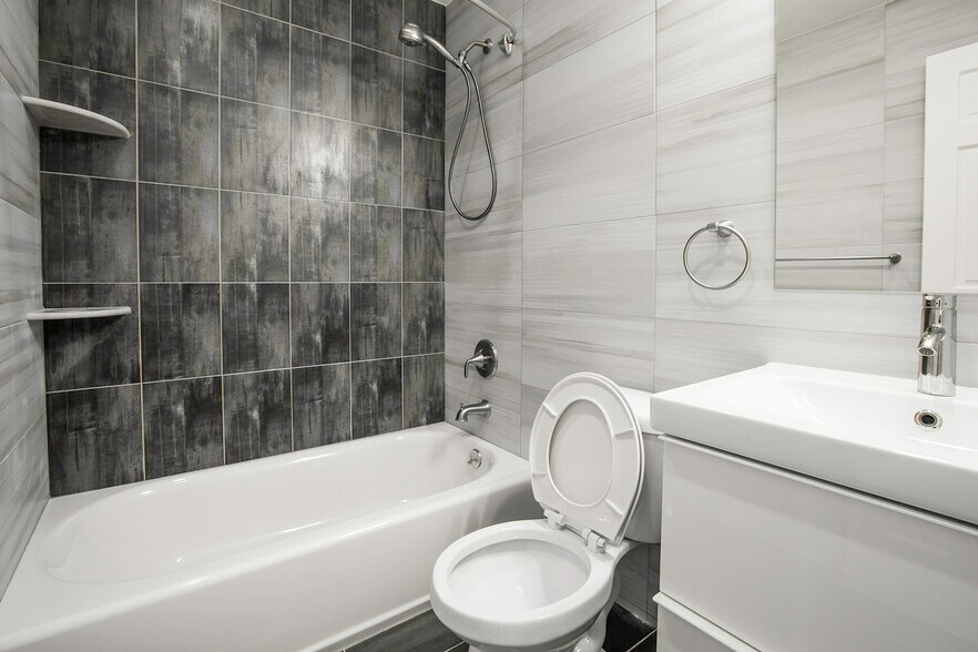 411 Himrod St. & 1719 Woodbine St. Sale portefeuille de 2 biens à vendre sur LoopNet.fr - Photo de l’immeuble – Image 3 sur 14