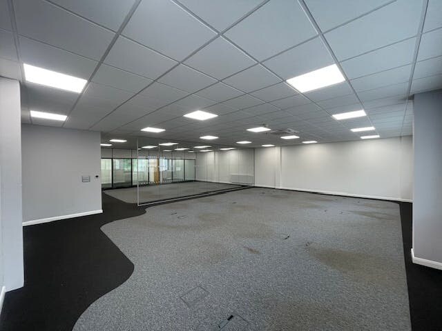Molly Millars Ln, Wokingham à louer - Photo de l’immeuble – Image 3 sur 6